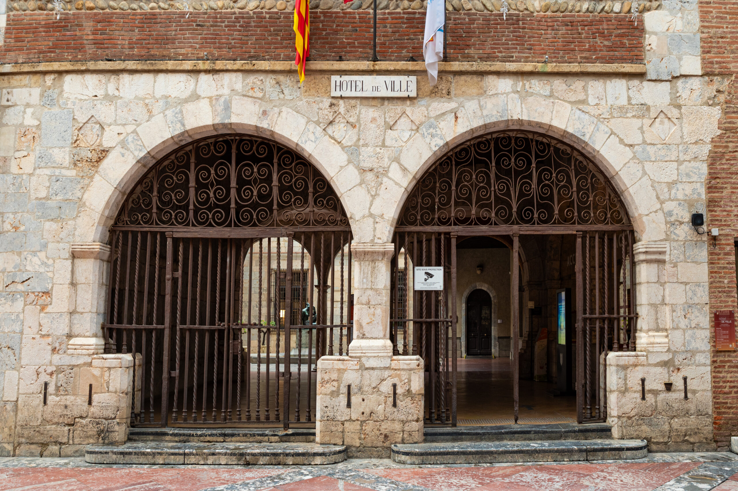 Louis Aliot, ou l’art de dénoncer les copinages… tout en les pratiquant