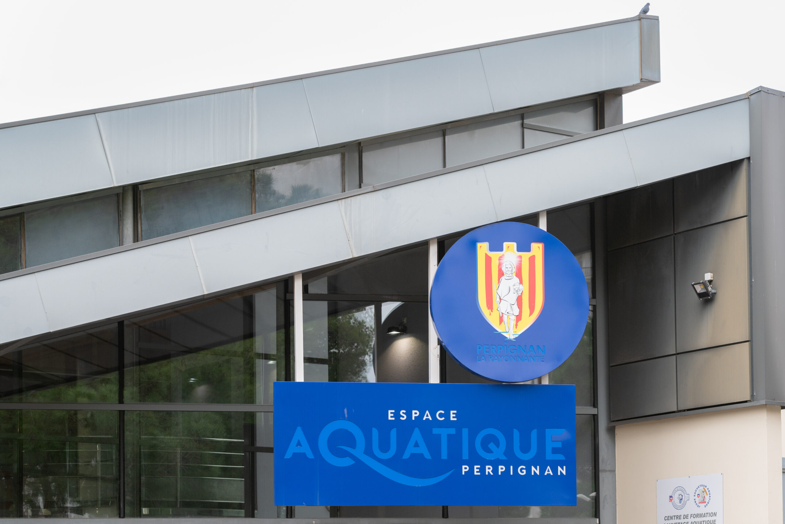 Espaces Aquatiques de Perpignan : Fréquentation en Chute Libre, Charges de Personnel en Flèche… Qui Paiera la Note ?